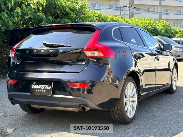 Volvo V40 2013-06 8731071-10