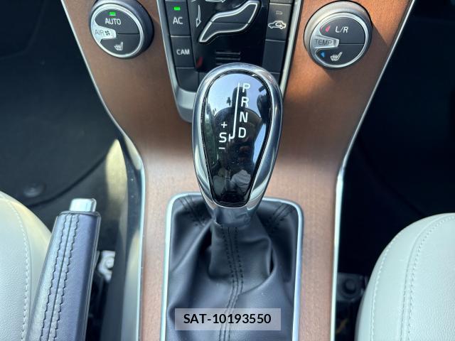 Volvo V40 2013-06 8731071-15