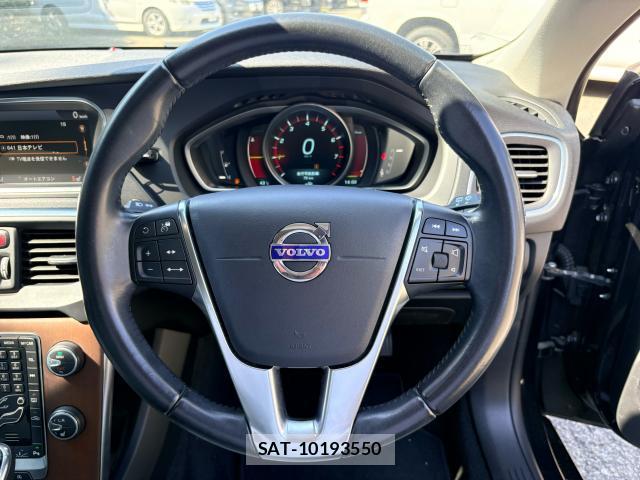 Volvo V40 2013-06 8731071-16