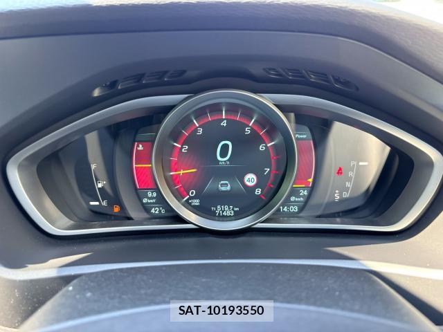 Volvo V40 2013-06 8731071-18