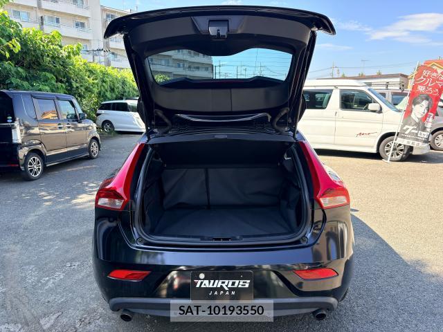 Volvo V40 2013-06 8731071-19