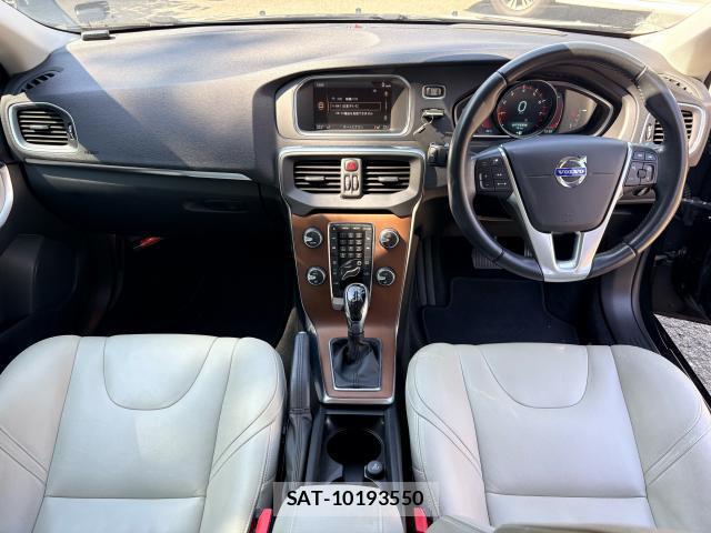Volvo V40 2013-06 8731071-2