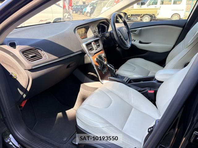 Volvo V40 2013-06 8731071-5