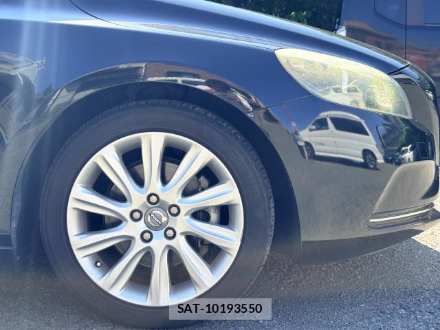 Volvo V40 2013-06 8731071-8