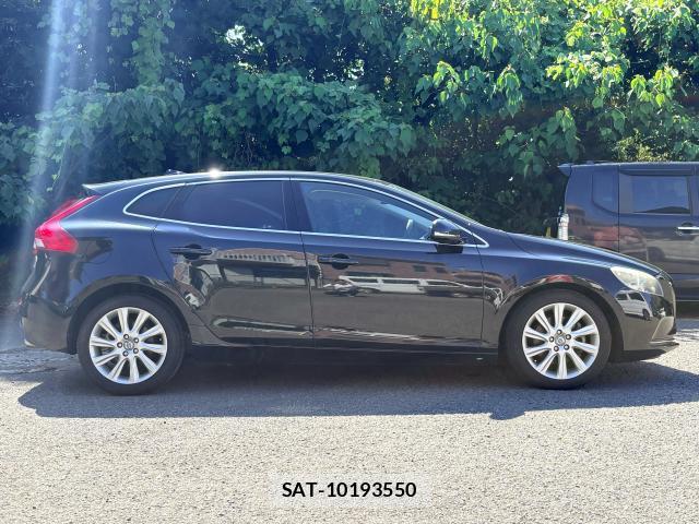 Volvo V40 2013-06 8731071-9