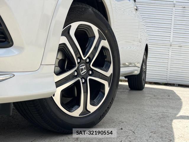 Honda VEZEL 2019-03 8726084-13