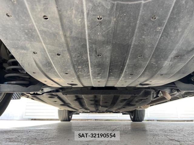 Honda VEZEL 2019-03 8726084-19