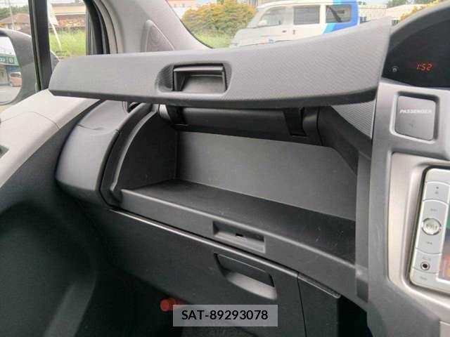 Toyota VITZ 2009-09 8730347-16