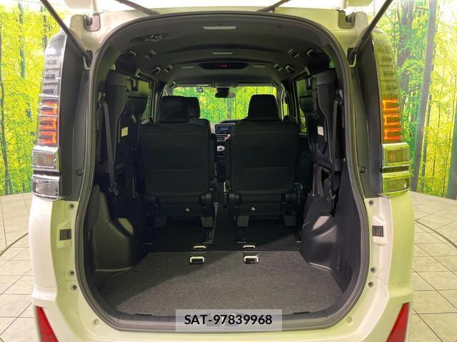 Toyota VOXY 2018-04 8725791-10