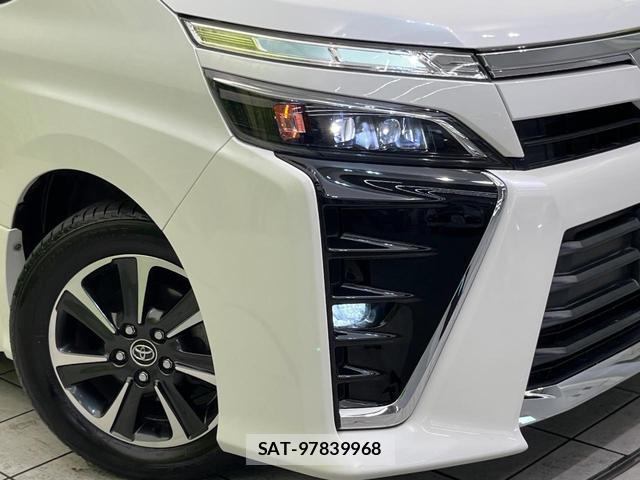 Toyota VOXY 2018-04 8725791-12