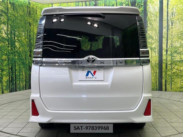 Toyota VOXY 2018-04 8725791-15