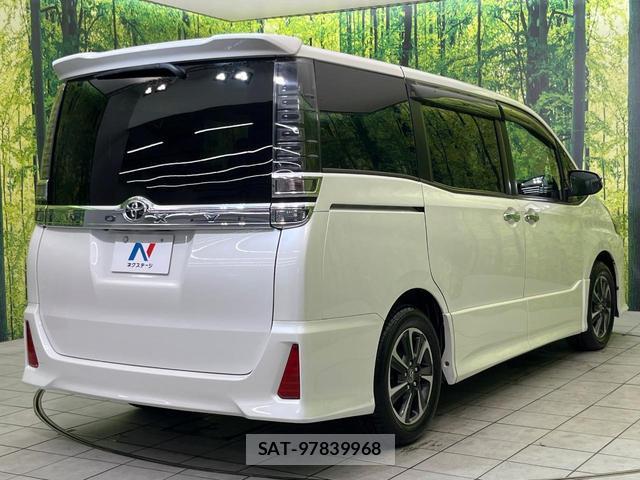 Toyota VOXY 2018-04 8725791-16