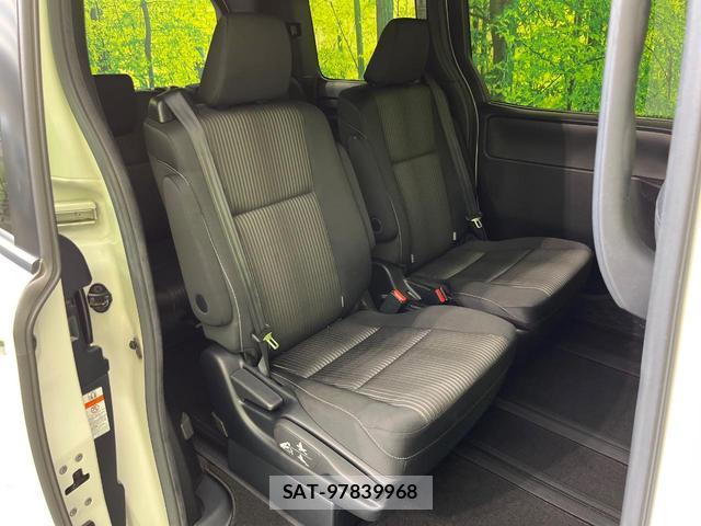 Toyota VOXY 2018-04 8725791-8