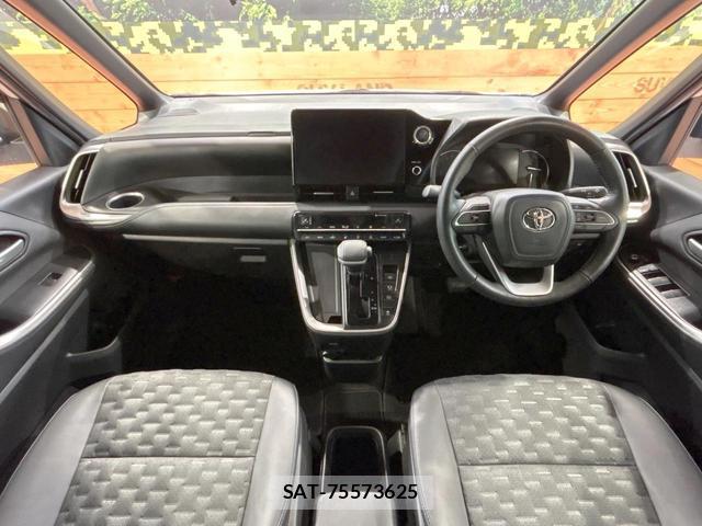 Toyota VOXY 2022-10 8725918-1