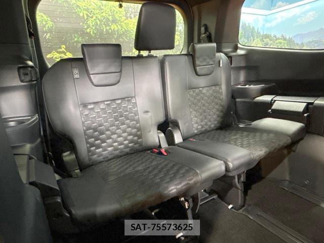 Toyota VOXY 2022-10 8725918-10