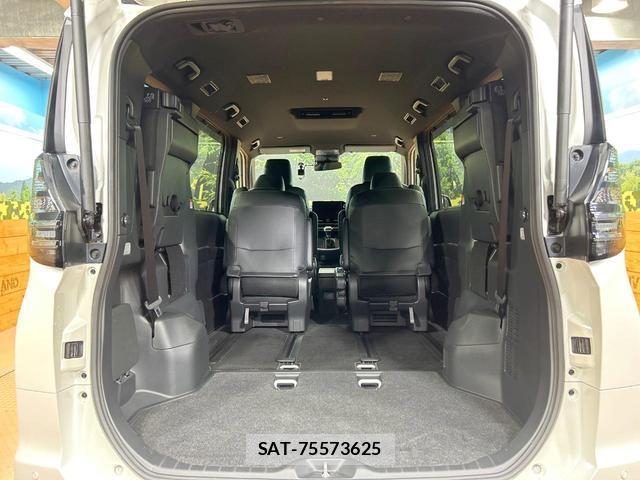 Toyota VOXY 2022-10 8725918-11