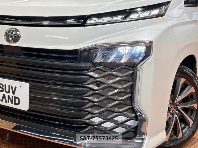 Toyota VOXY 2022-10 8725918-12
