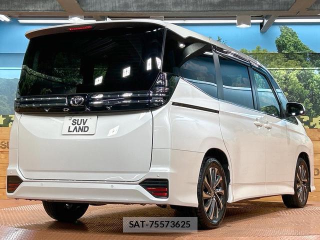 Toyota VOXY 2022-10 8725918-17