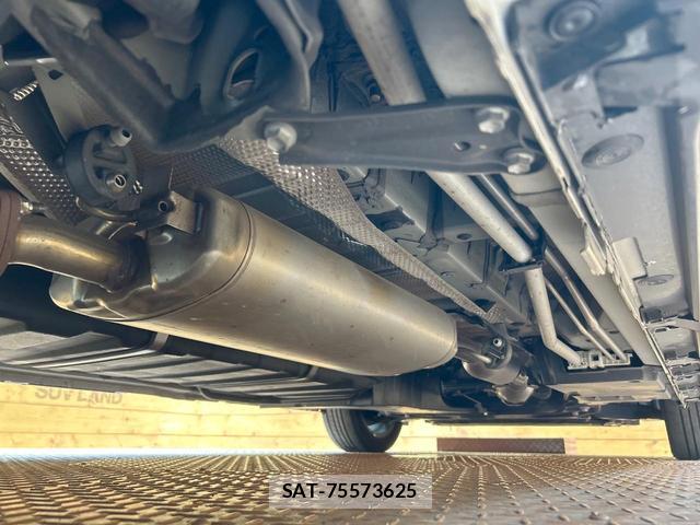 Toyota VOXY 2022-10 8725918-19