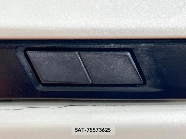 Toyota VOXY 2022-10 8725918-6