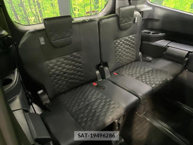 Toyota VOXY 2023-10 8725944-10