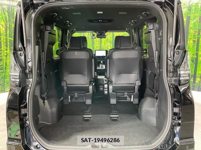 Toyota VOXY 2023-10 8725944-11