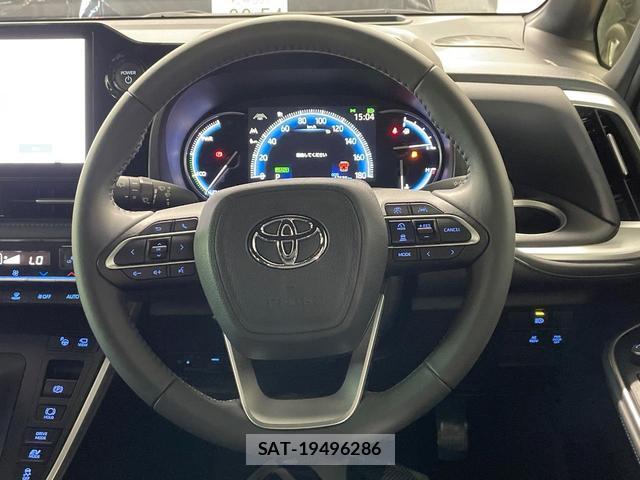 Toyota VOXY 2023-10 8725944-12