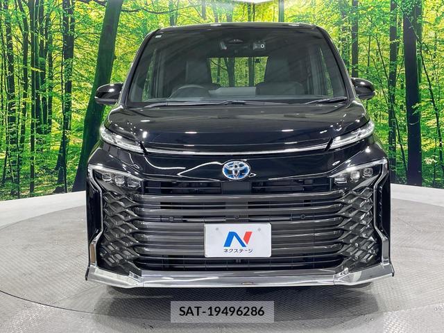 Toyota VOXY 2023-10 8725944-15
