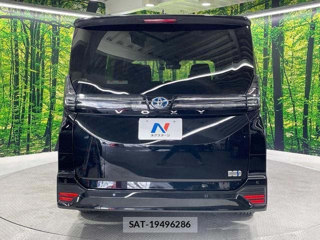 Toyota VOXY 2023-10 8725944-16