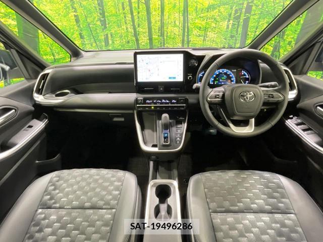 Toyota VOXY 2023-10 8725944-3