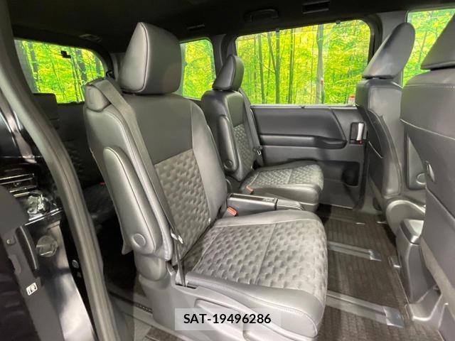 Toyota VOXY 2023-10 8725944-9