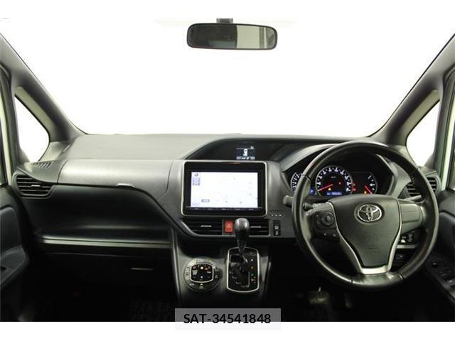 Toyota VOXY 2014-05 8726015-1