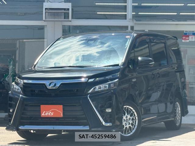 Toyota VOXY 2017-11 8726072-0