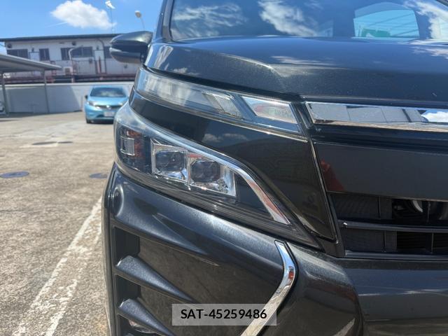 Toyota VOXY 2017-11 8726072-10