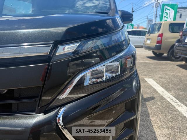 Toyota VOXY 2017-11 8726072-11