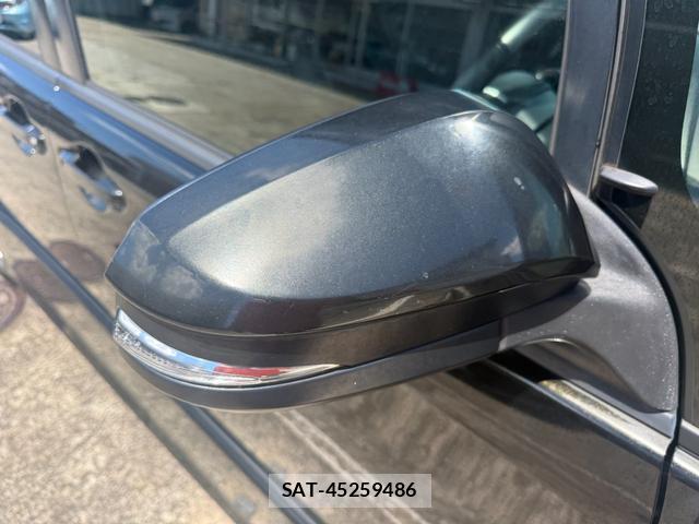 Toyota VOXY 2017-11 8726072-12