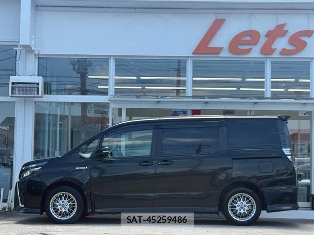 Toyota VOXY 2017-11 8726072-4