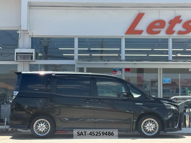 Toyota VOXY 2017-11 8726072-5