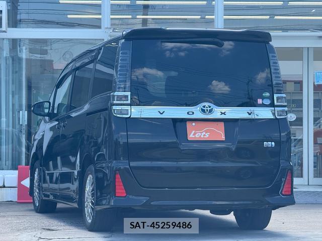 Toyota VOXY 2017-11 8726072-6
