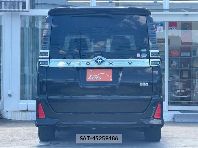 Toyota VOXY 2017-11 8726072-7