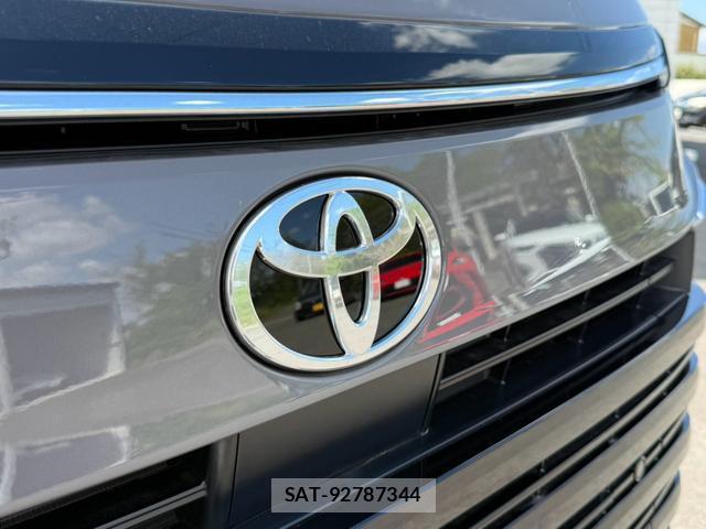 Toyota VOXY 2026-08 8726087-11