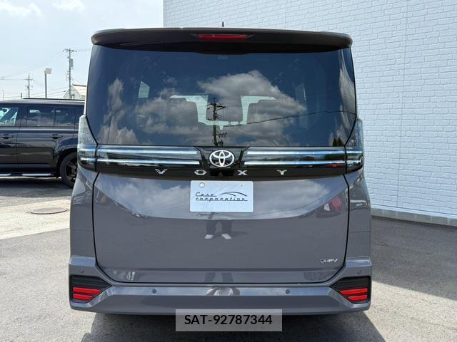 Toyota VOXY 2026-08 8726087-8