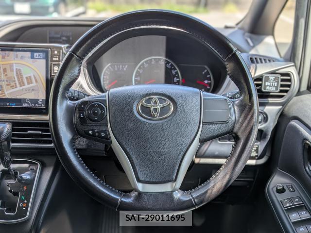 Toyota VOXY 2021-03 8726182-10