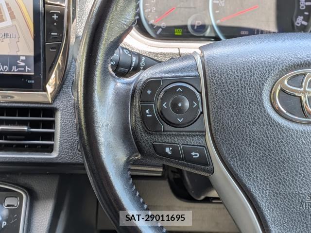 Toyota VOXY 2021-03 8726182-19