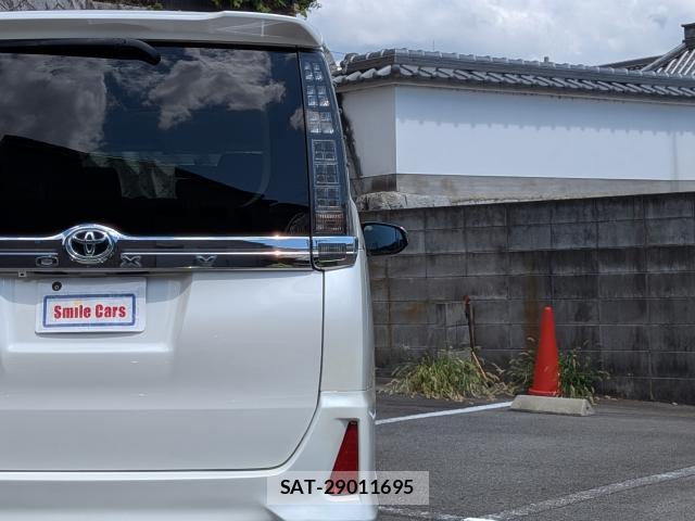 Toyota VOXY 2021-03 8726182-5