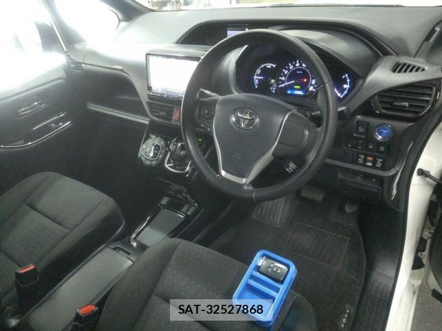 Toyota VOXY 2018-05 8726237-2