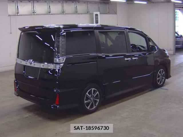 Toyota VOXY 2019-10 8726263-4