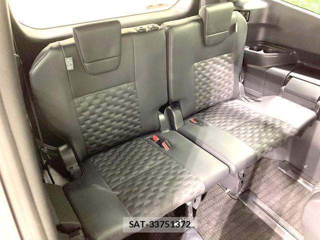 Toyota VOXY 2023-07 8726285-10