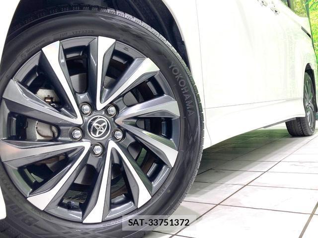 Toyota VOXY 2023-07 8726285-13