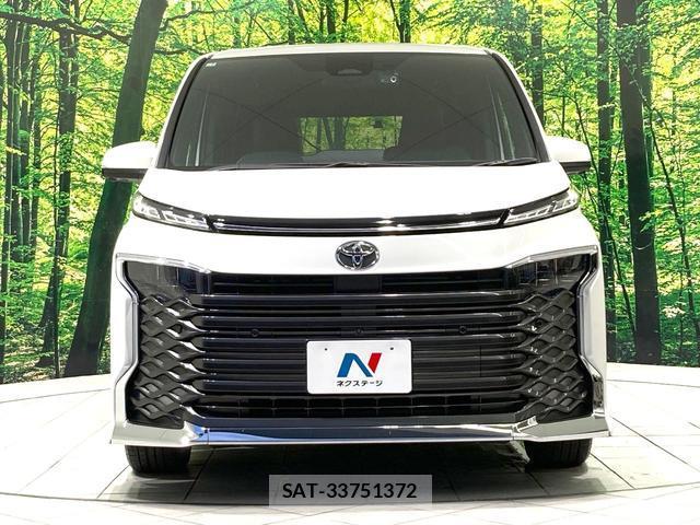 Toyota VOXY 2023-07 8726285-14